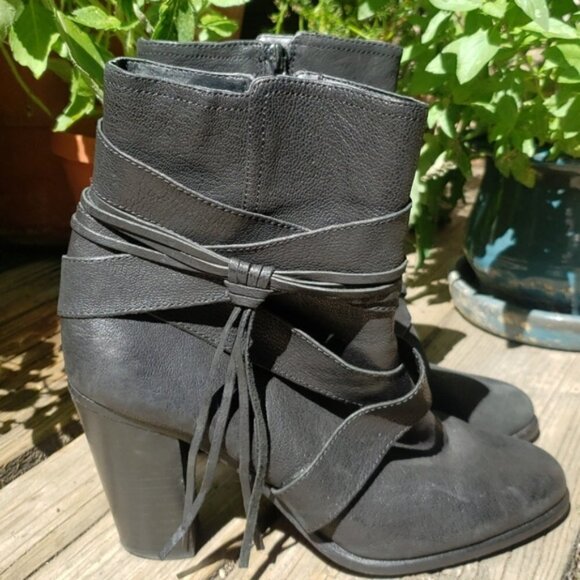 Vince Camuto Ferrah Leather Bootie Black - Picture 3 of 11
